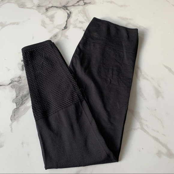 Fabletics Full Length Leggings in Black - Picture 4 of 4